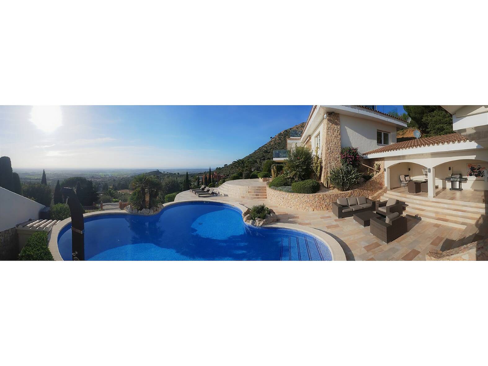 Magnificent property with panoramic views in Pau, Els Olivars