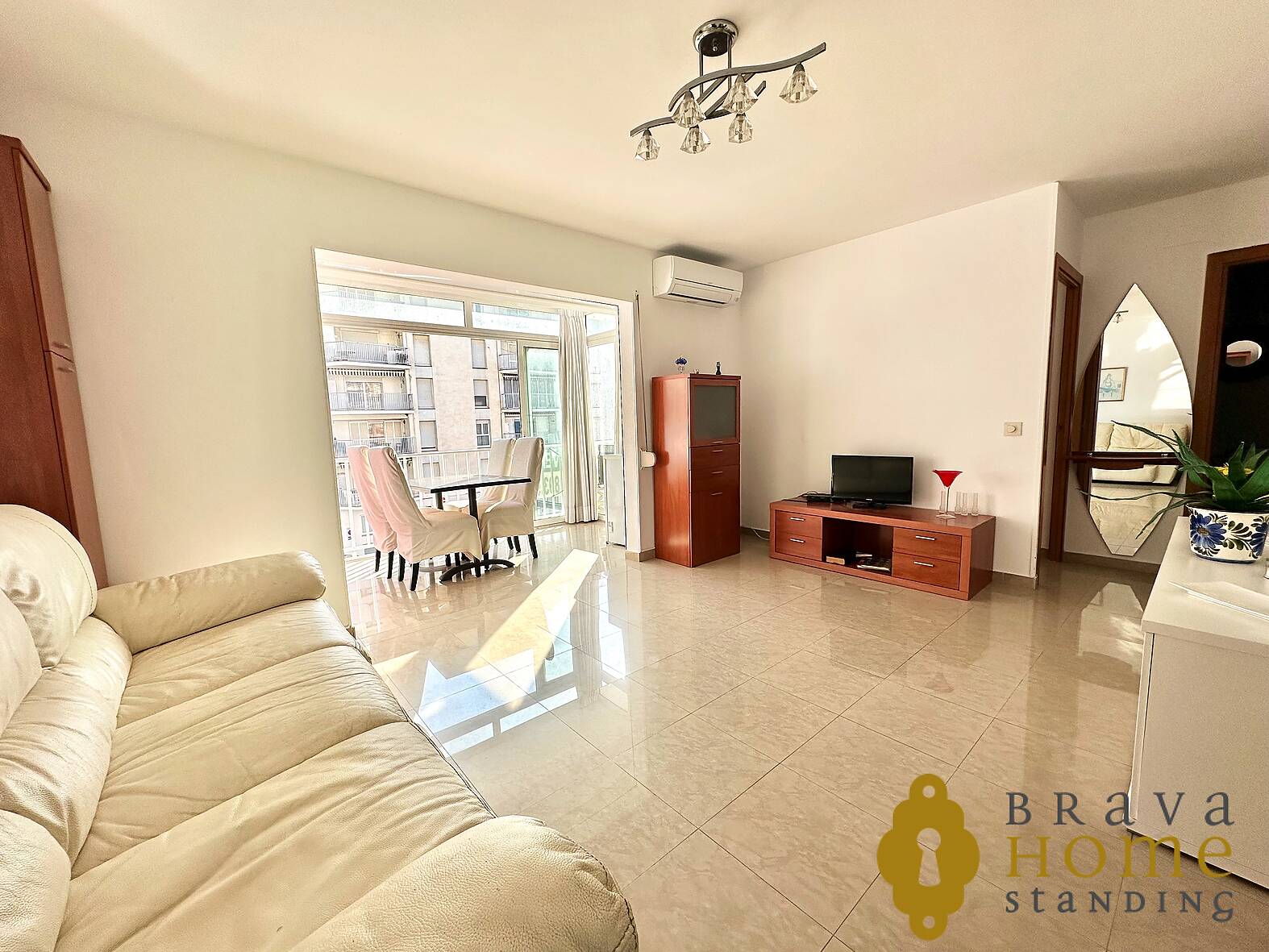 Beautiful apartment with sea views and pool, for sale in Rosas