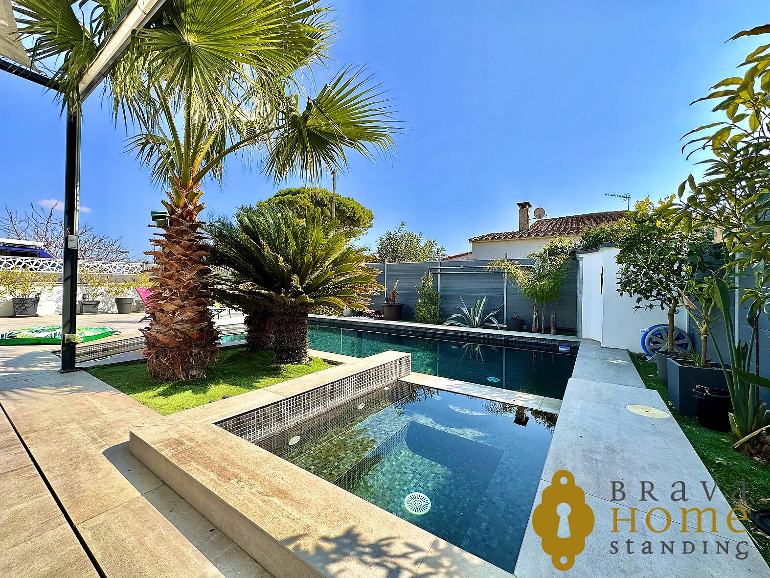 Superb villa with swimming pool near the center and beach of Empuriabrava