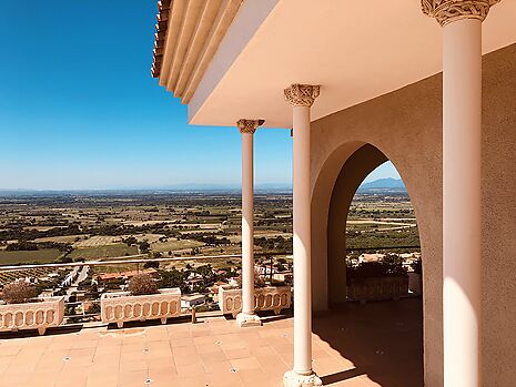 Lujosa casa situada en las alturas de Palau-Saverdera