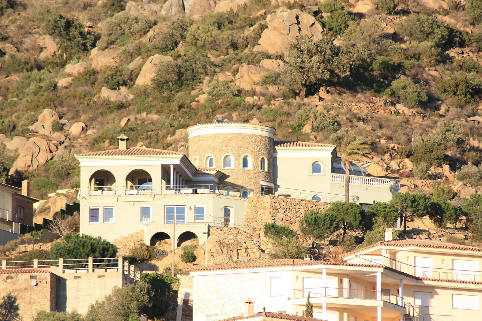 Luxueuse villa située dans les hauteurs de Palau-Saverdera