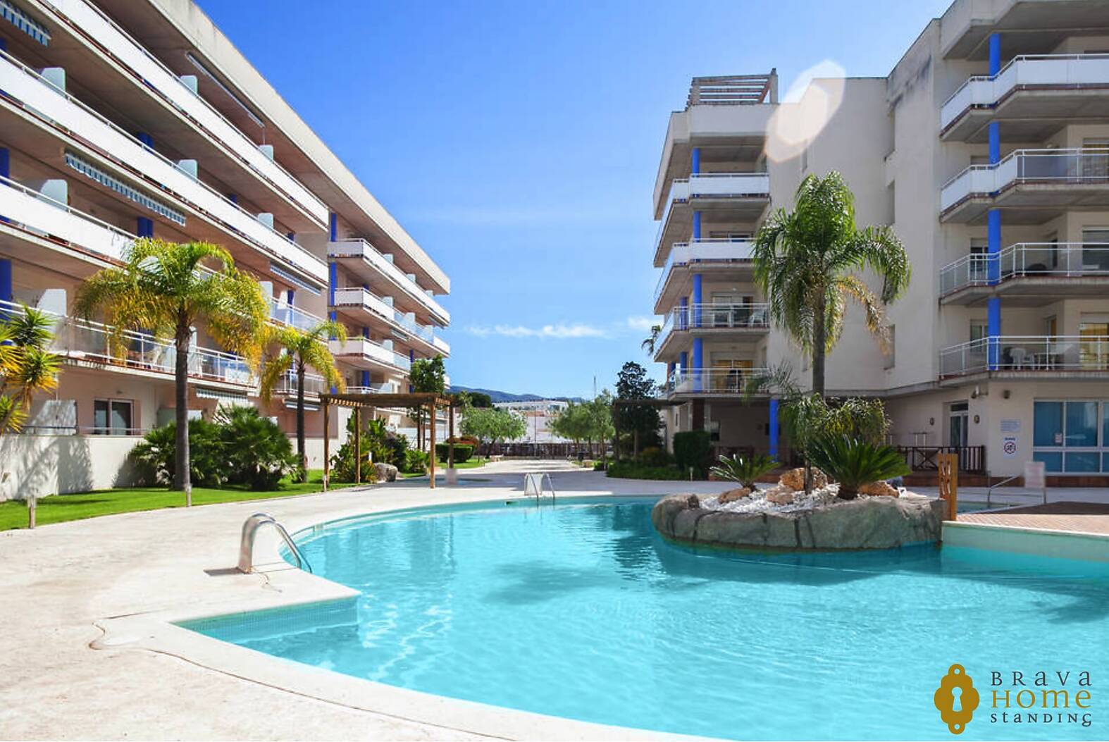 Magnífico apartamento con terraza y piscina en Rosas Santa Margarita
