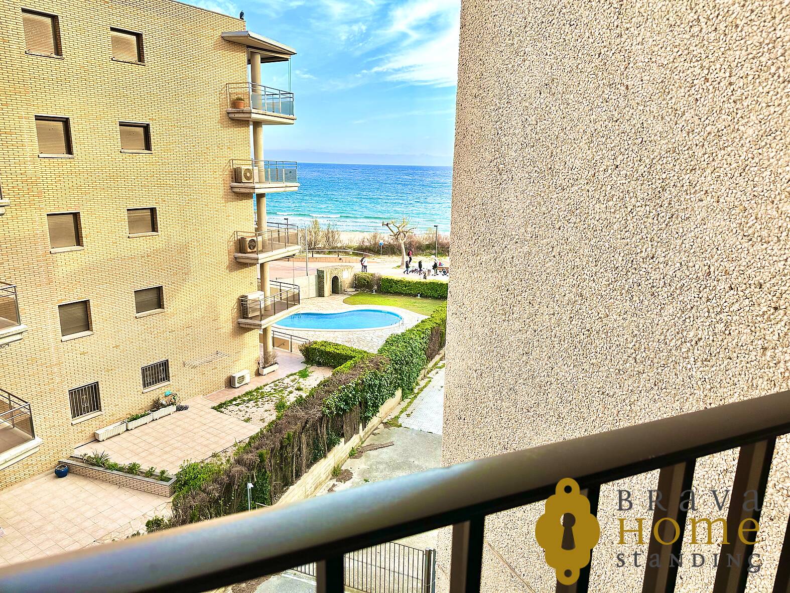 Beautiful studio with sea view, for sale in Rosas - Salatar