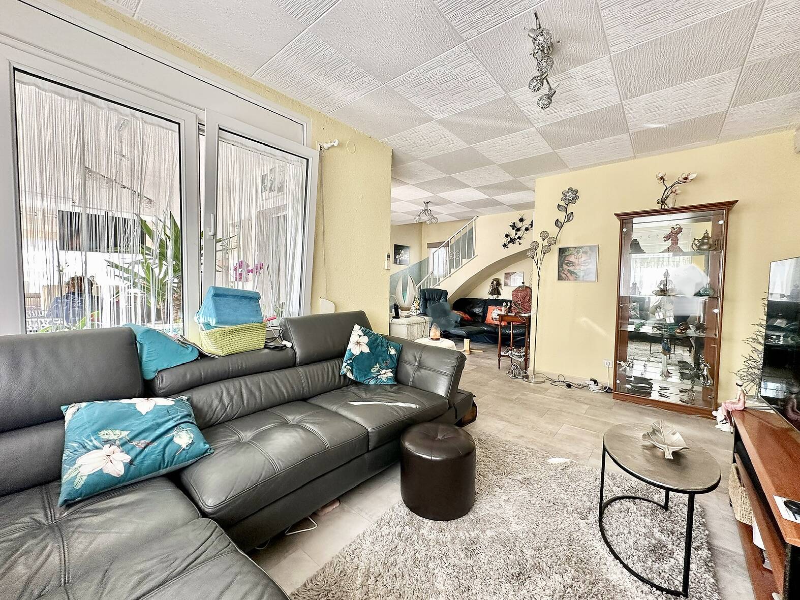 Preciosa casa con piscina y estudio independiente en venta en Empuriabrava