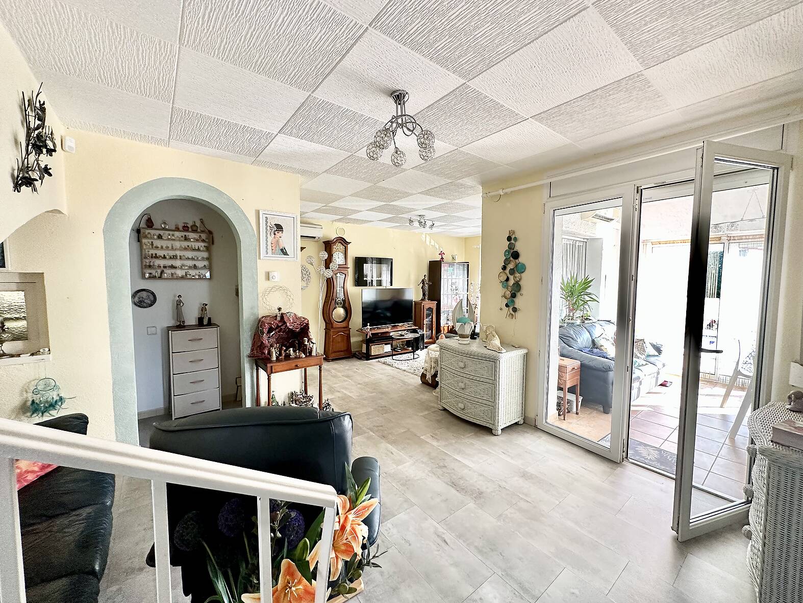 Preciosa casa con piscina y estudio independiente en venta en Empuriabrava