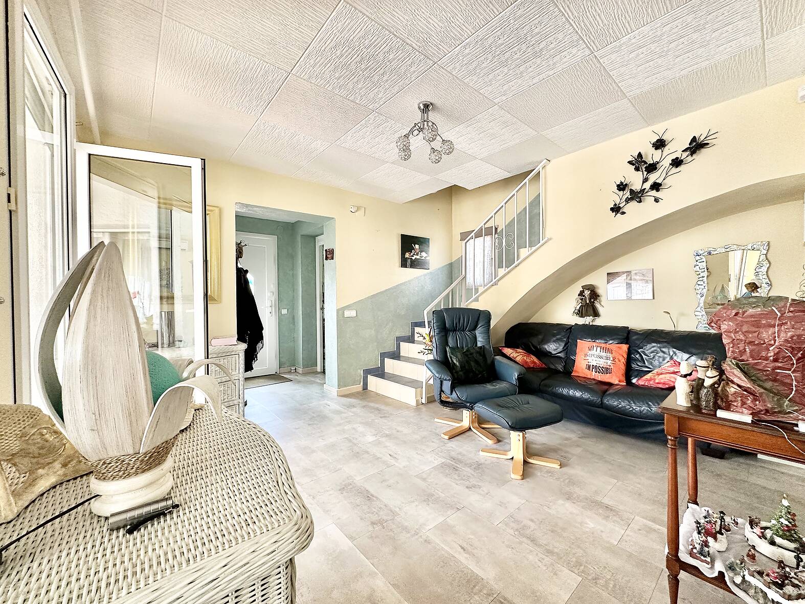Preciosa casa con piscina y estudio independiente en venta en Empuriabrava