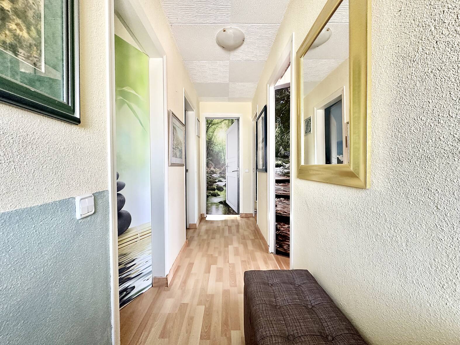 Preciosa casa con piscina y estudio independiente en venta en Empuriabrava