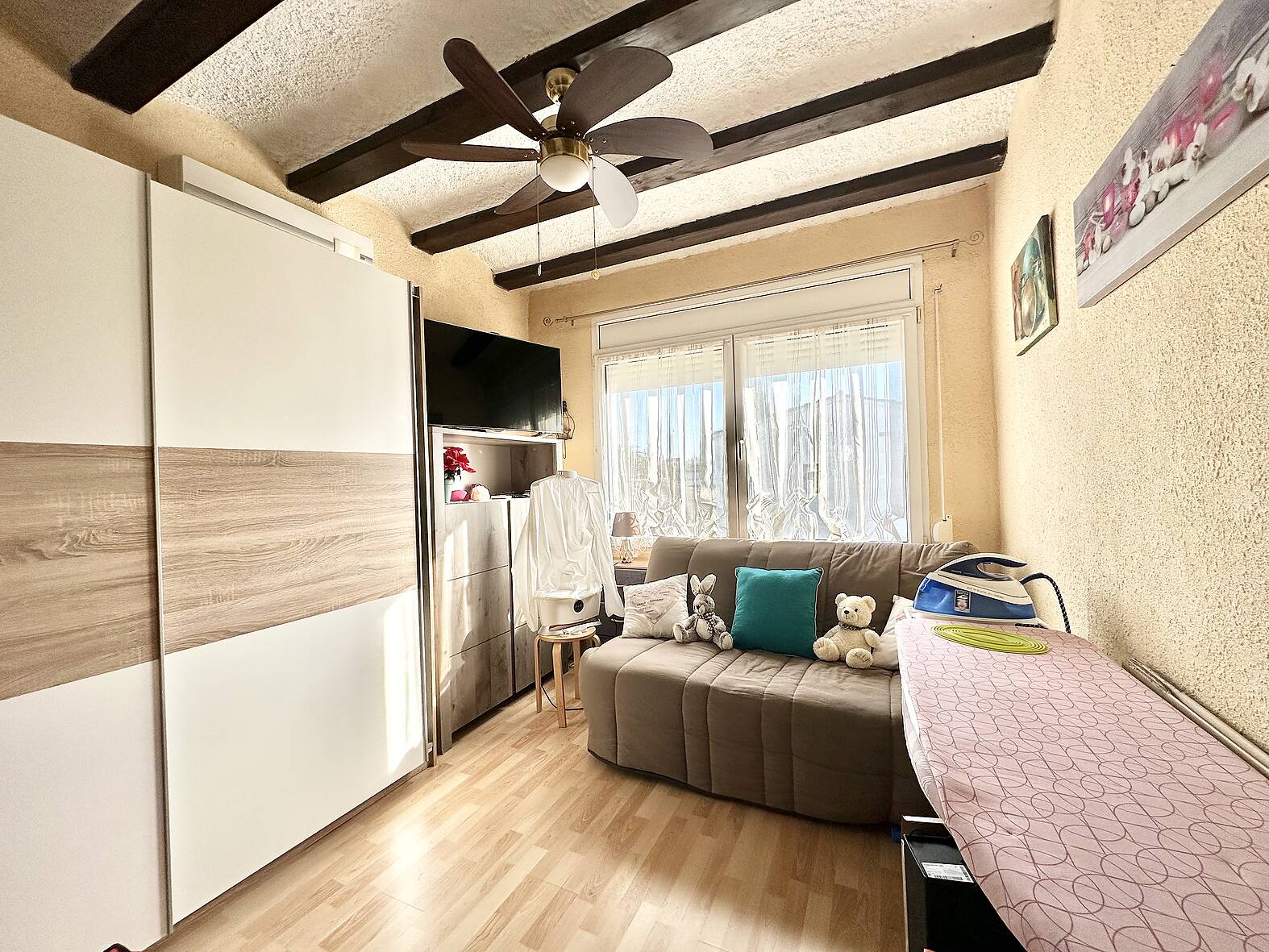Preciosa casa con piscina y estudio independiente en venta en Empuriabrava