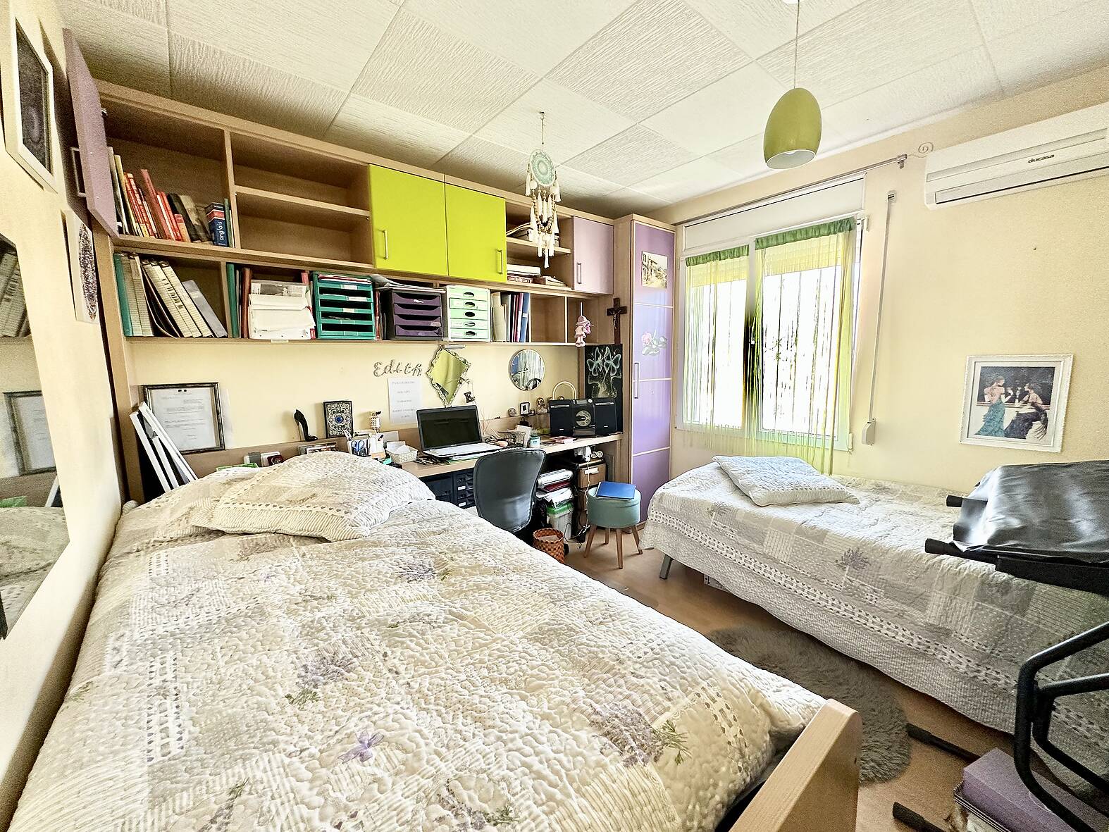 Preciosa casa con piscina y estudio independiente en venta en Empuriabrava