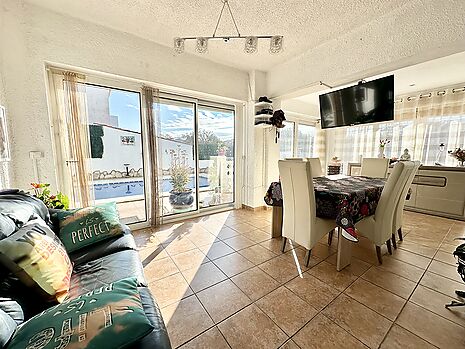 Belle villa avec piscine et studio indépendant à vendre à Empuriabrava