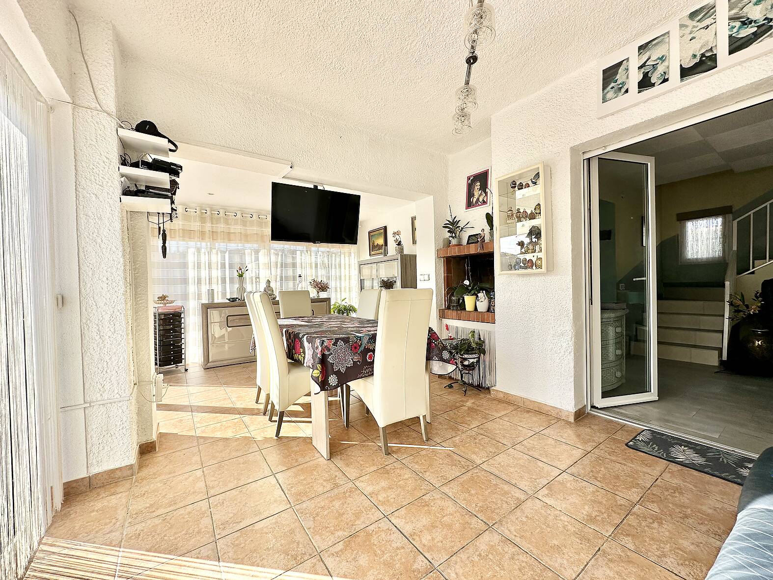 Preciosa casa con piscina y estudio independiente en venta en Empuriabrava