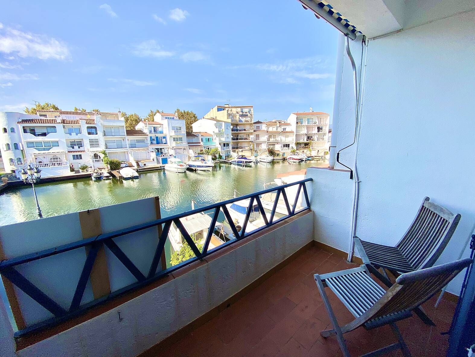 Casa de pescador con amarre en venta en Empuriabrava