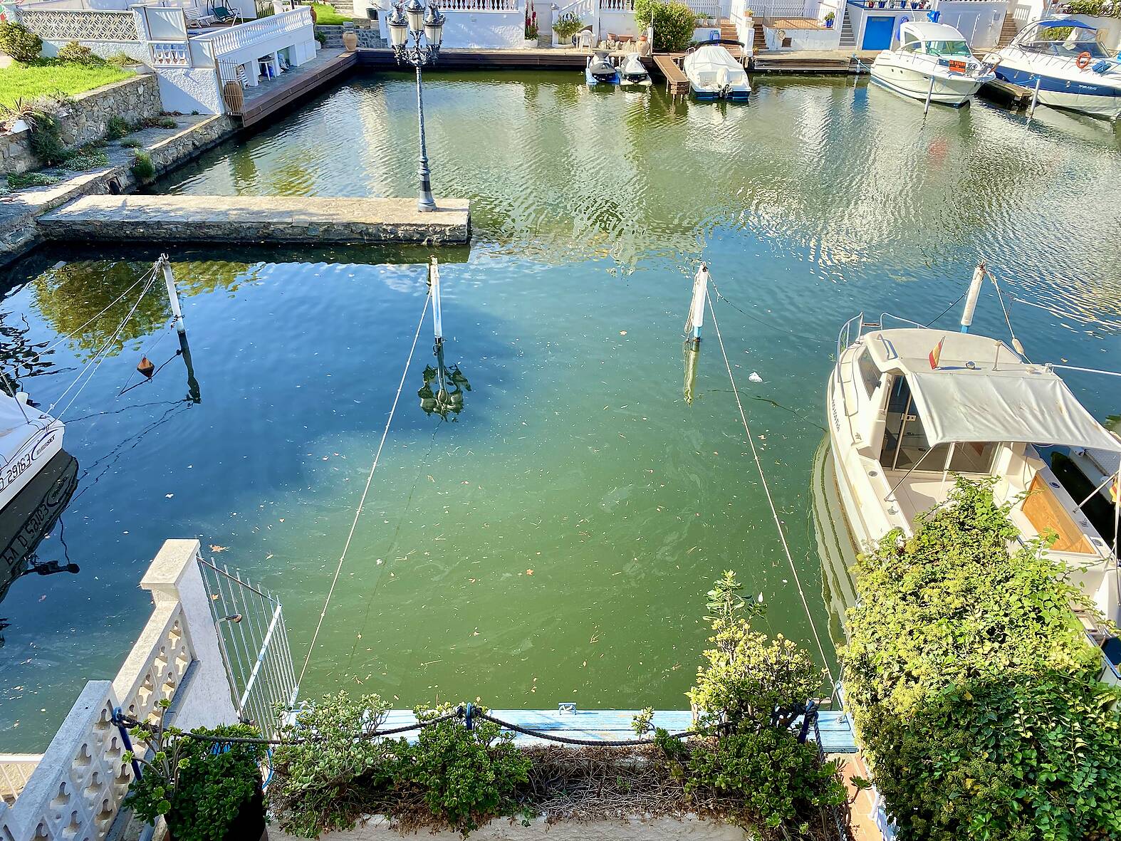 Casa de pescador amb amarratge en venda a Empuriabrava