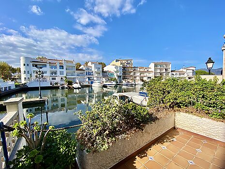 Casa de pescador amb amarratge en venda a Empuriabrava