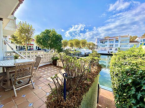 Casa de pescador amb amarratge en venda a Empuriabrava