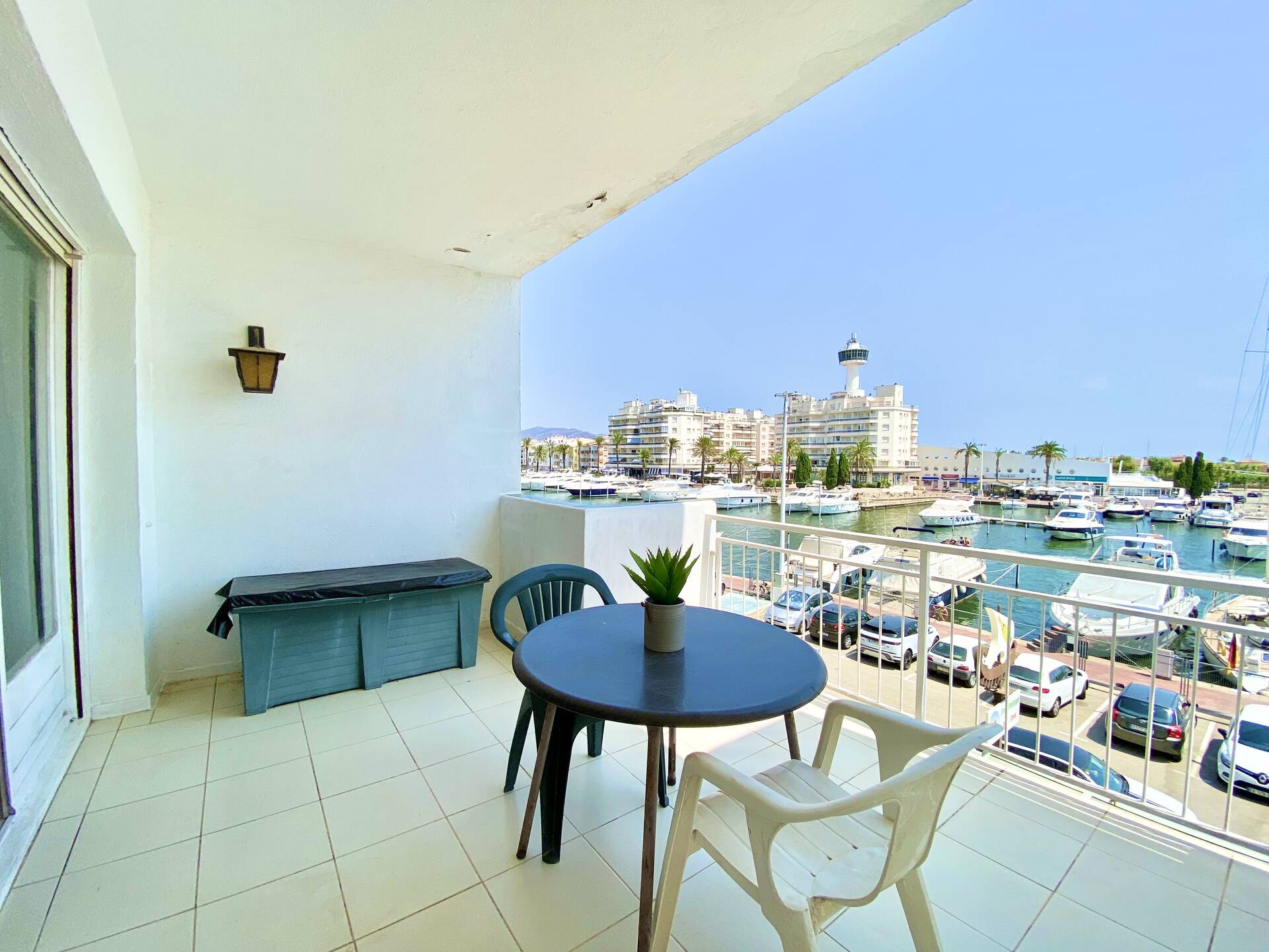 Nice studio with a splendid view over the canal for sale in Empuriabrava