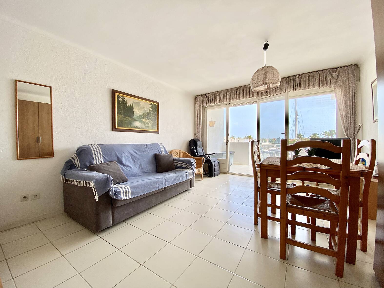 Bonito estudio con hermosas vistas al canal en venta en Empuriabrava