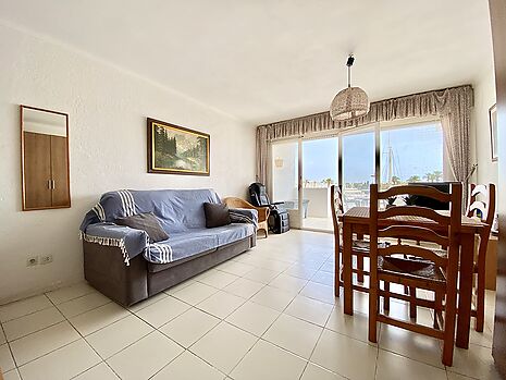 Nice studio with a splendid view over the canal for sale in Empuriabrava