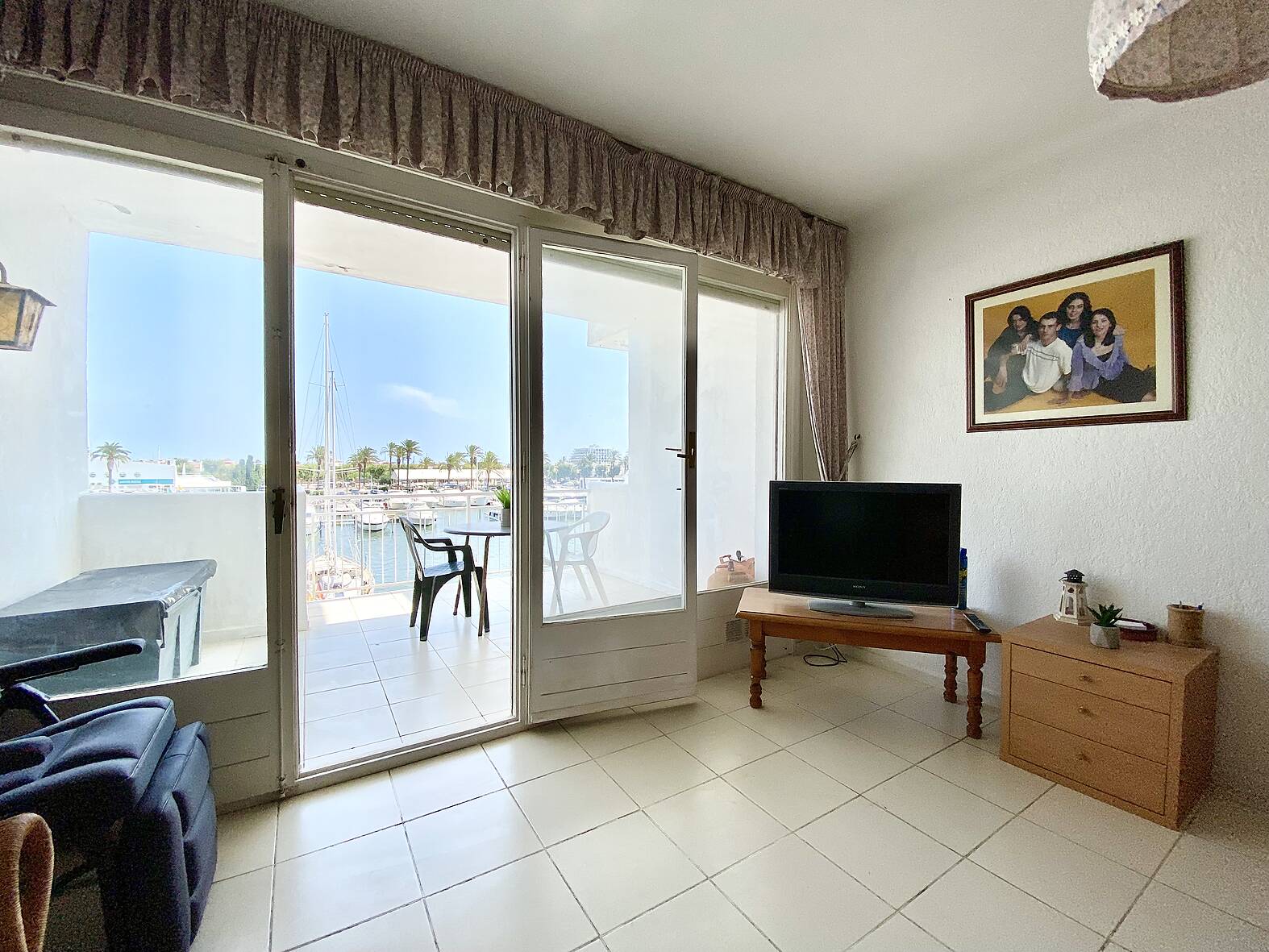 Nice studio with a splendid view over the canal for sale in Empuriabrava