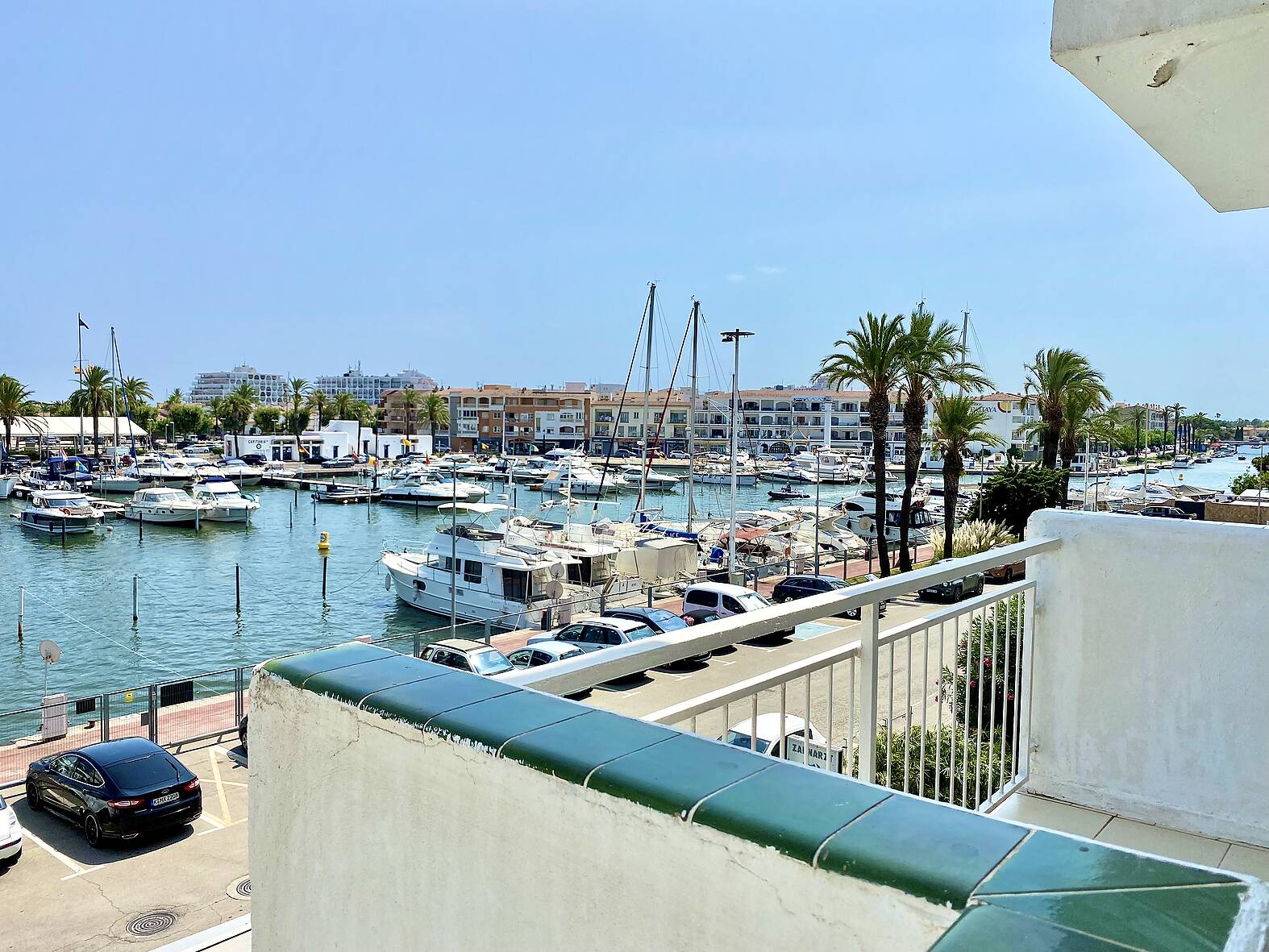 Nice studio with a splendid view over the canal for sale in Empuriabrava