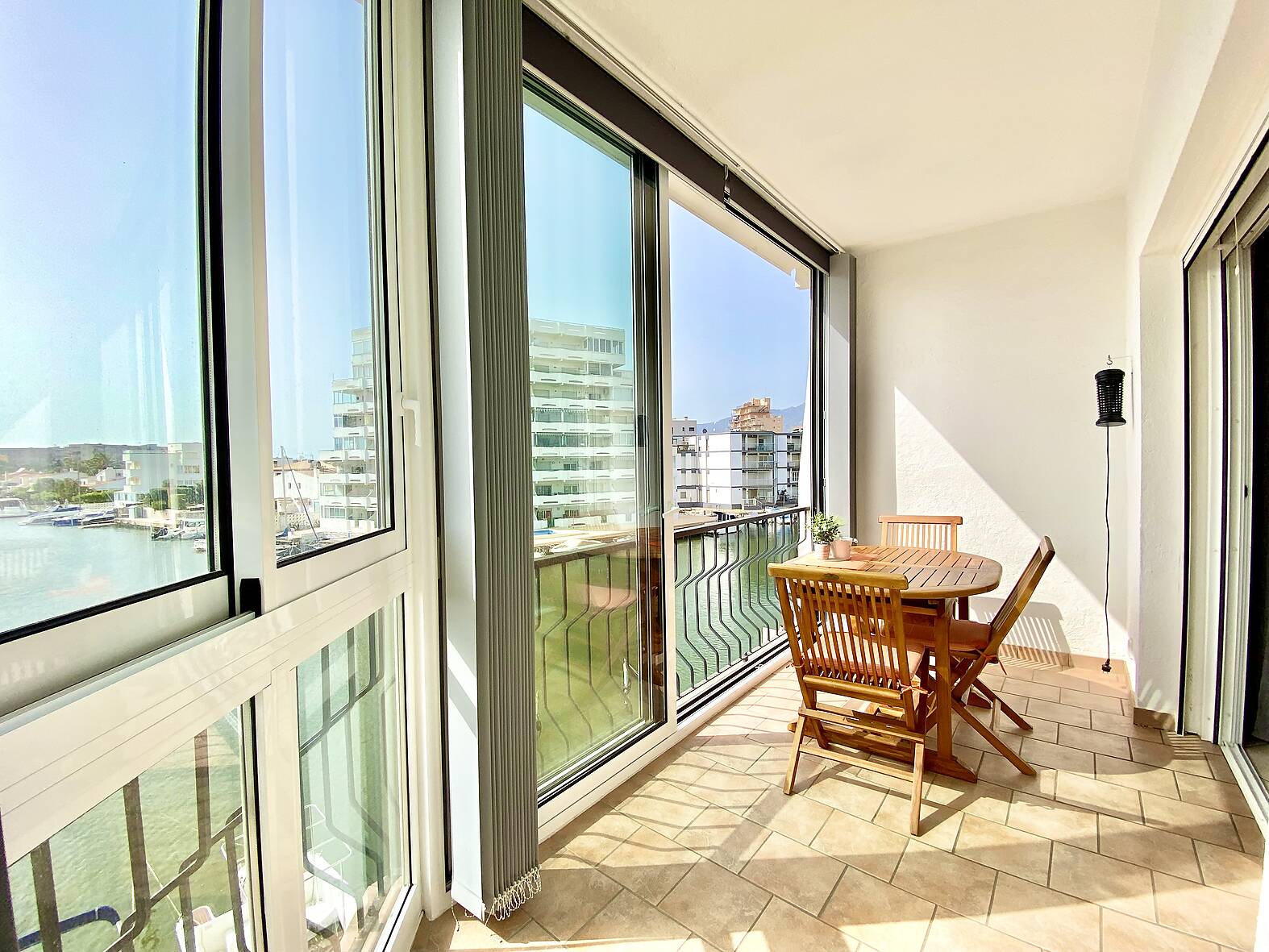 Superb apartment with view of the canal, close to the beach of Santa Margarita