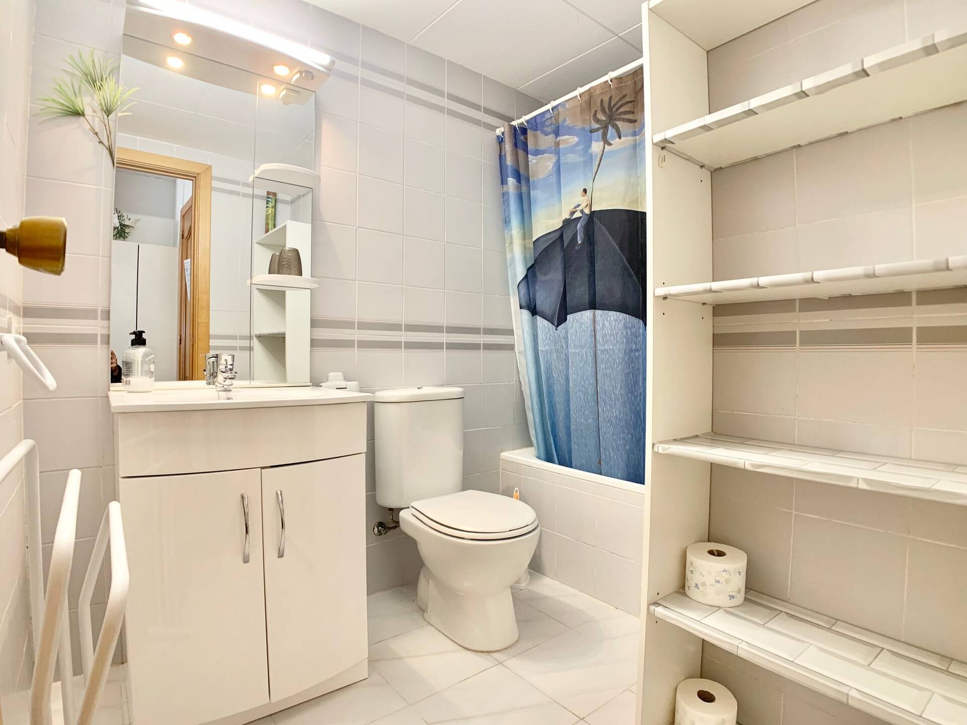 Bonito estudio con una hermosa vista al canal en venta en Empuriabrava