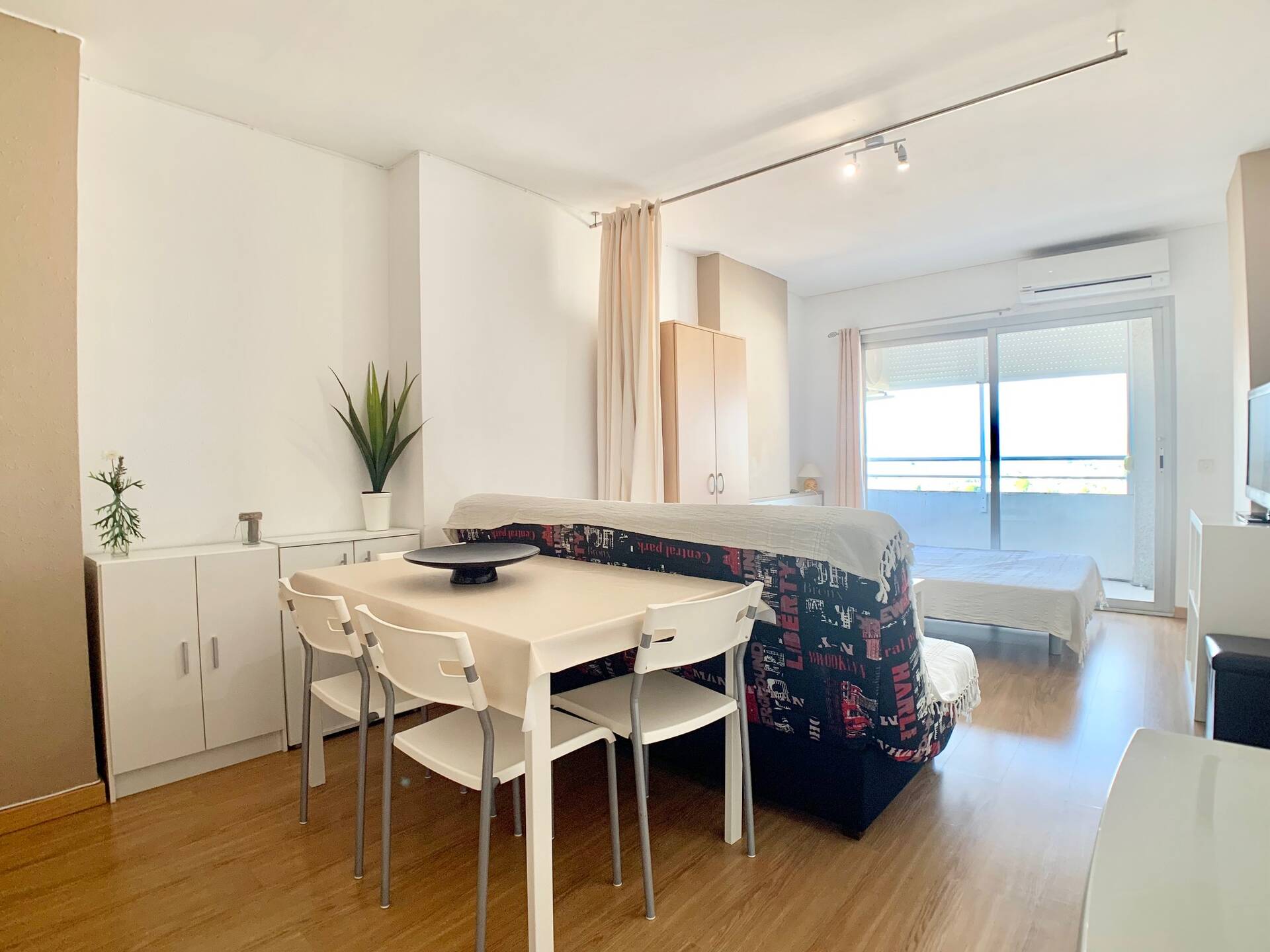 Bonito estudio con una hermosa vista al canal en venta en Empuriabrava