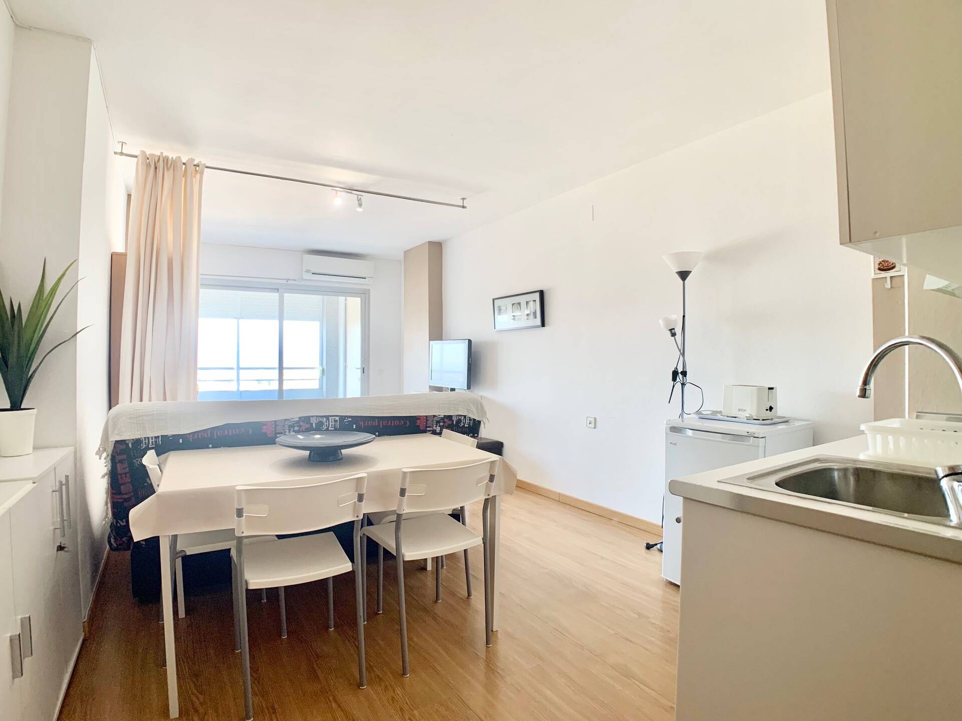 Bonito estudio con una hermosa vista al canal en venta en Empuriabrava