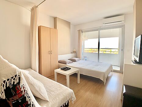 Bonito estudio con una hermosa vista al canal en venta en Empuriabrava
