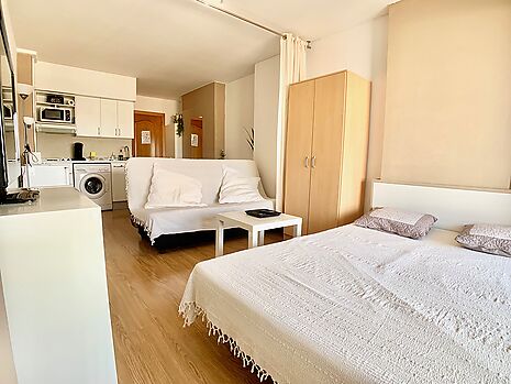 Bonito estudio con una hermosa vista al canal en venta en Empuriabrava