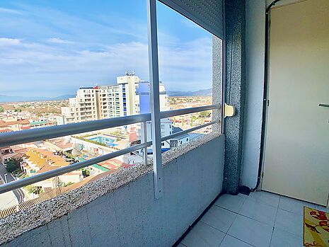 Bonito estudio con una hermosa vista al canal en venta en Empuriabrava