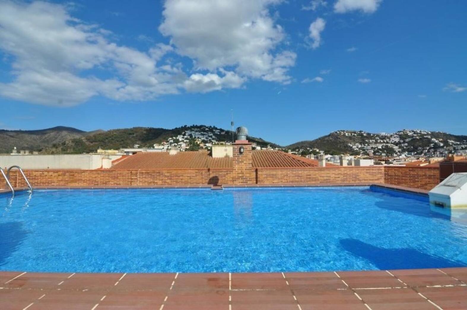 Precioso apartamento con jacuzzi piscina en venta en Rosas