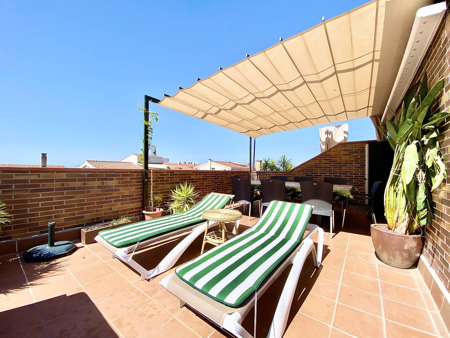 Beautiful apartment with jacuzzi and pool for sale in Rosas