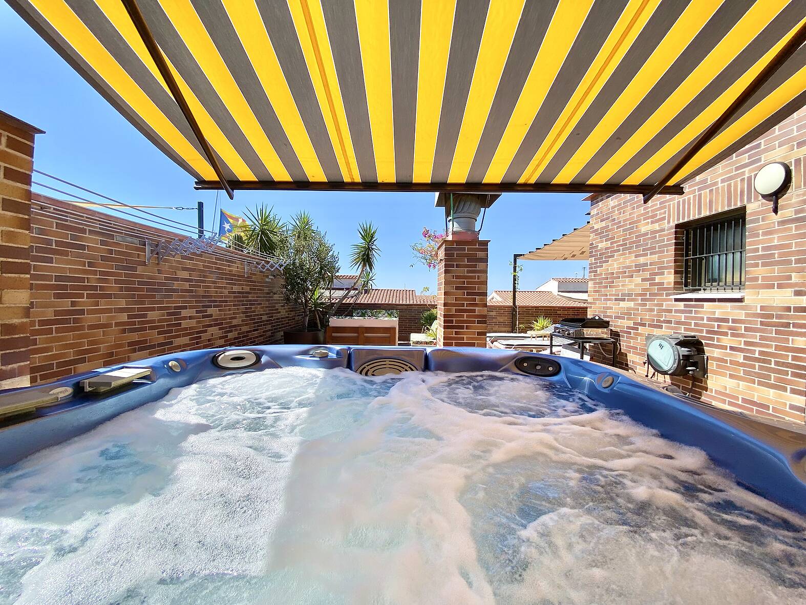 Apartament amb jacuzzi i piscina en venda a Roses