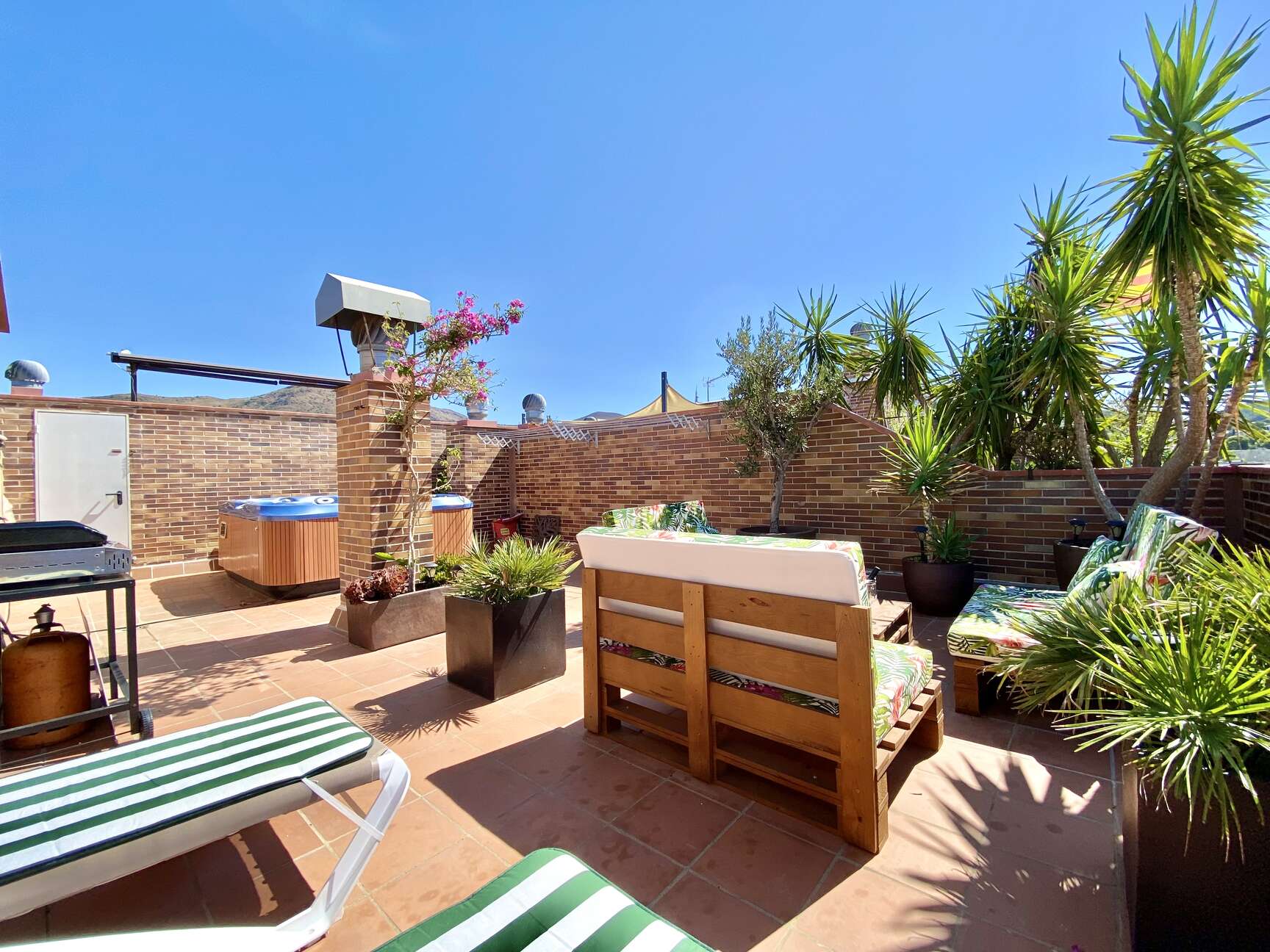 Precioso apartamento con jacuzzi piscina en venta en Rosas