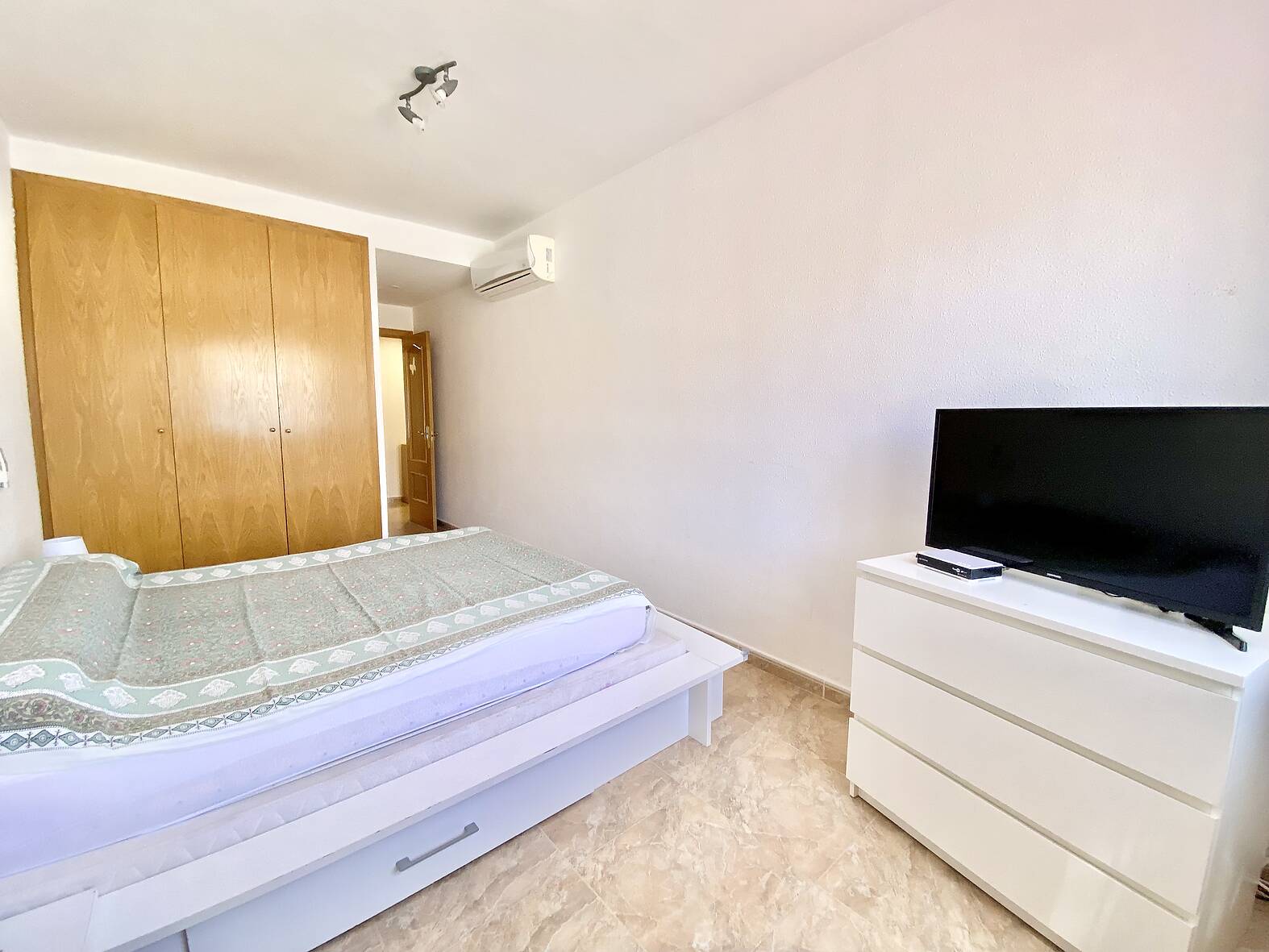 Precioso apartamento con jacuzzi piscina en venta en Rosas