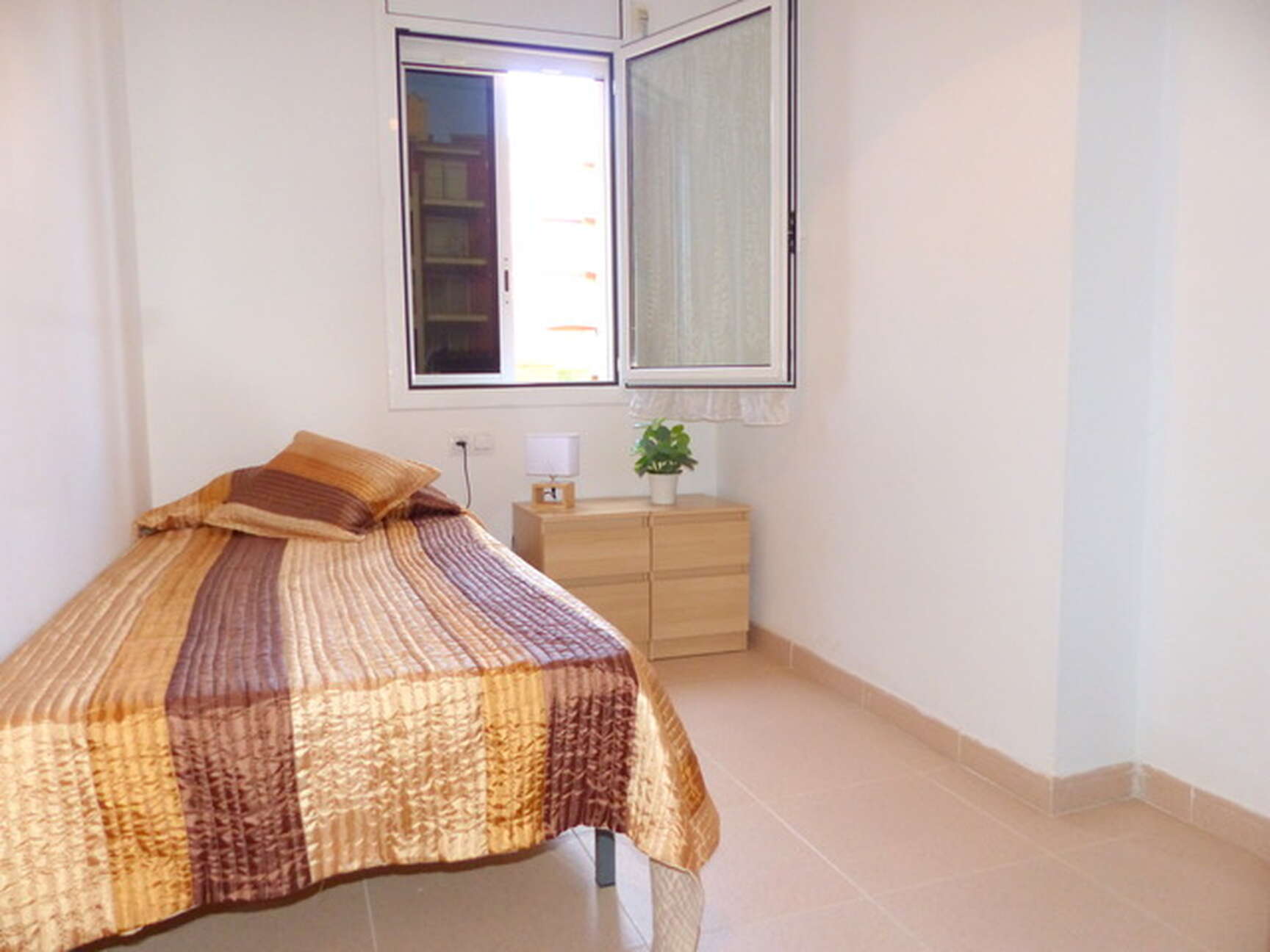 Bonic apartament en primera línia de mar en venda a Empuriabrava