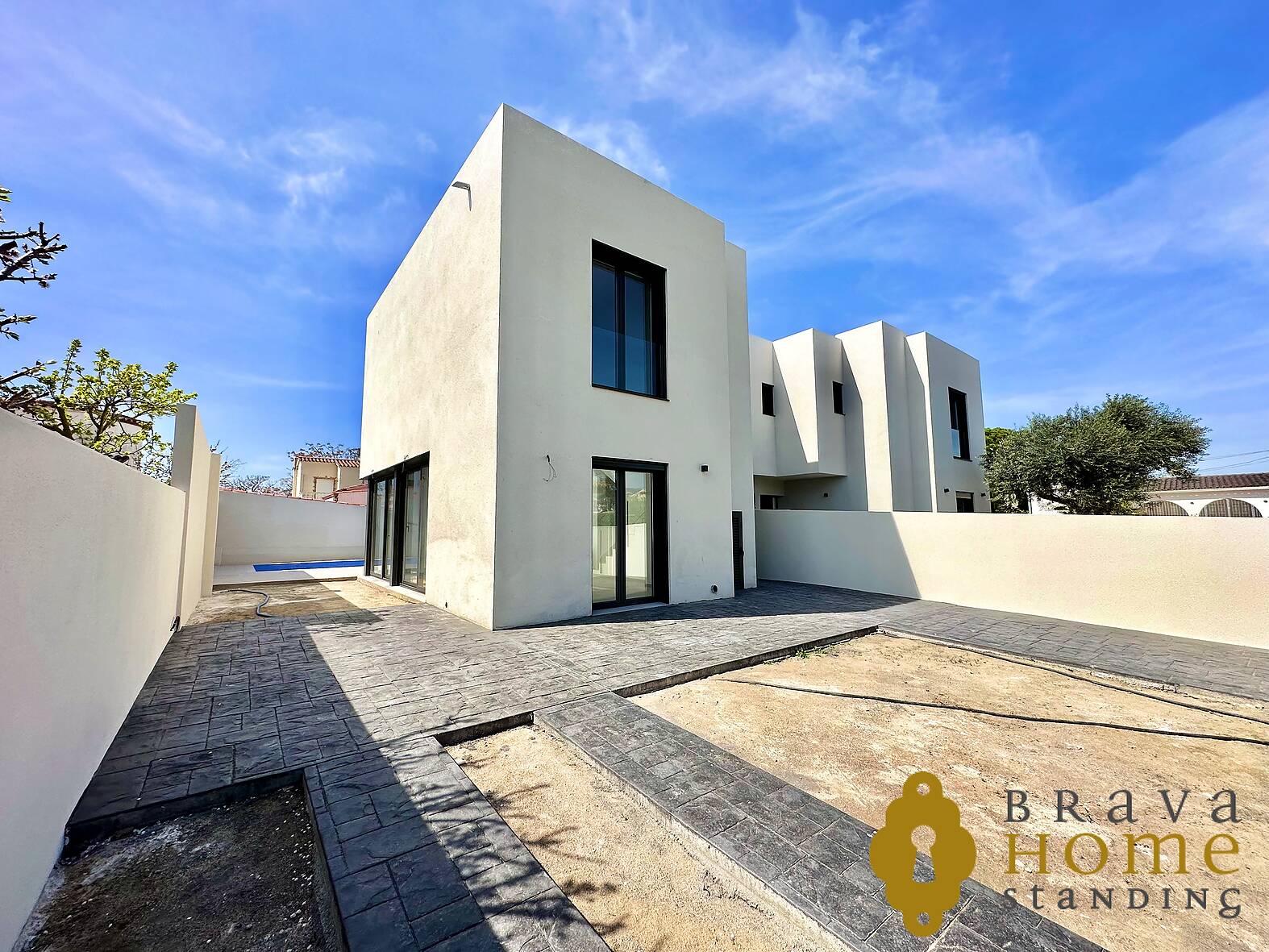 Newly built house near the center and the beach of Empuriabrava