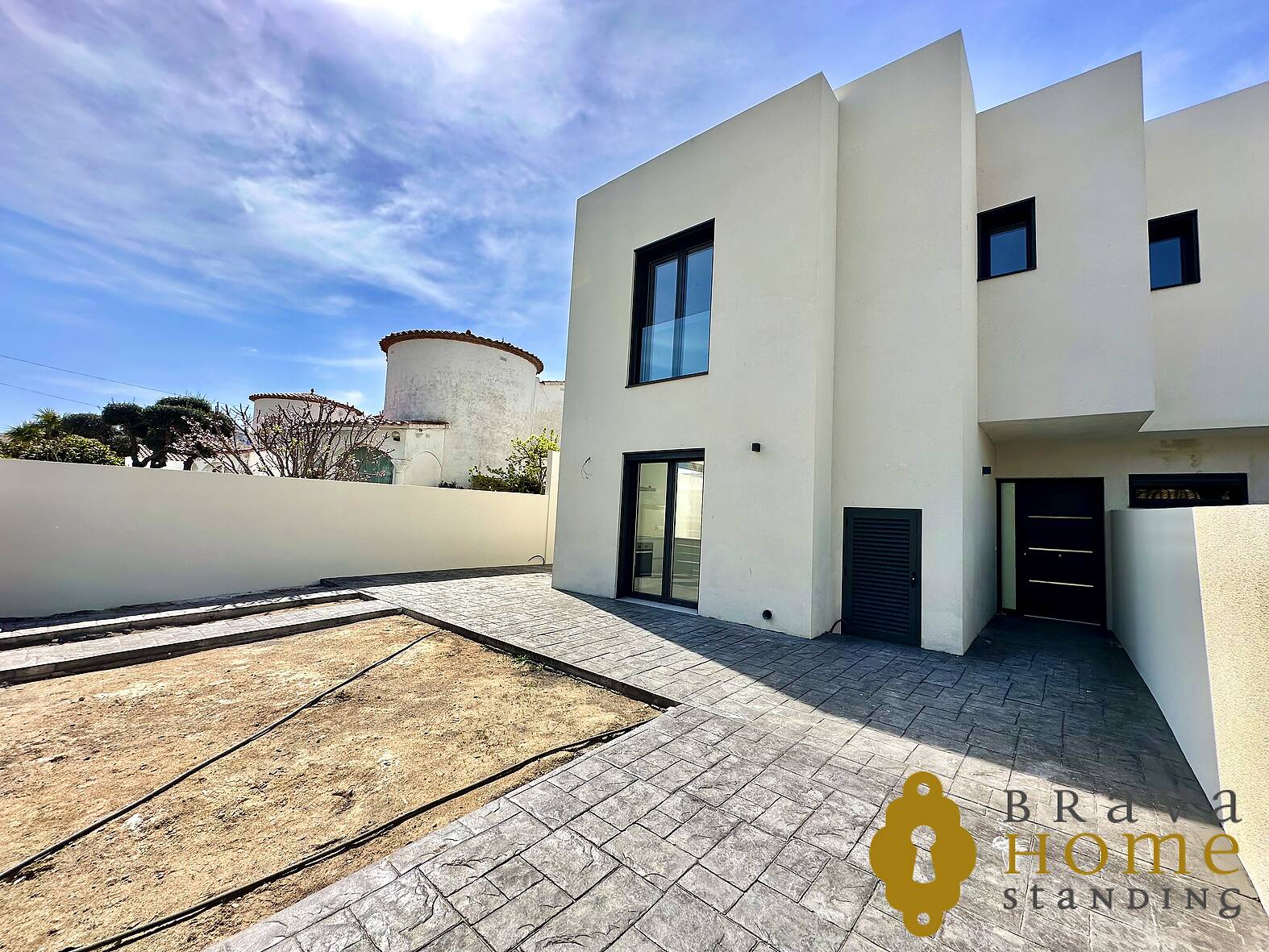 Newly built house near the center and the beach of Empuriabrava