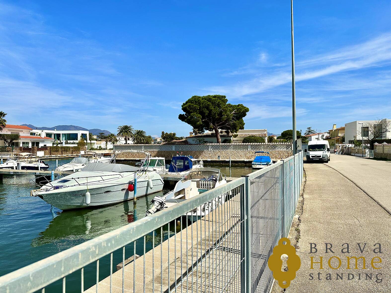 Newly built house near the center and the beach of Empuriabrava