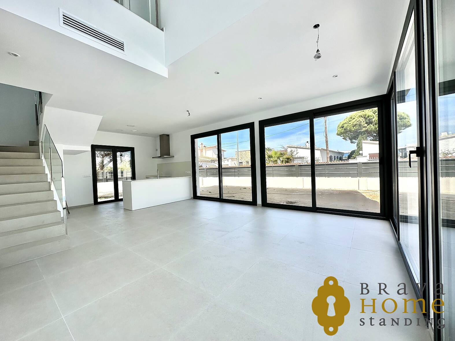 Newly built house near the center and the beach of Empuriabrava