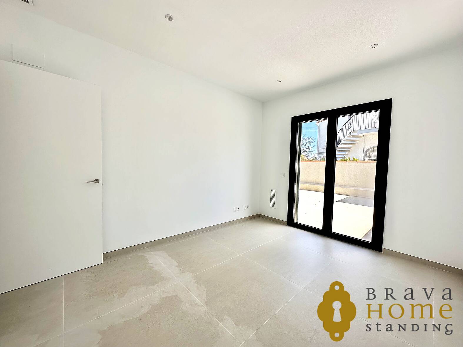 Newly built house near the center and the beach of Empuriabrava