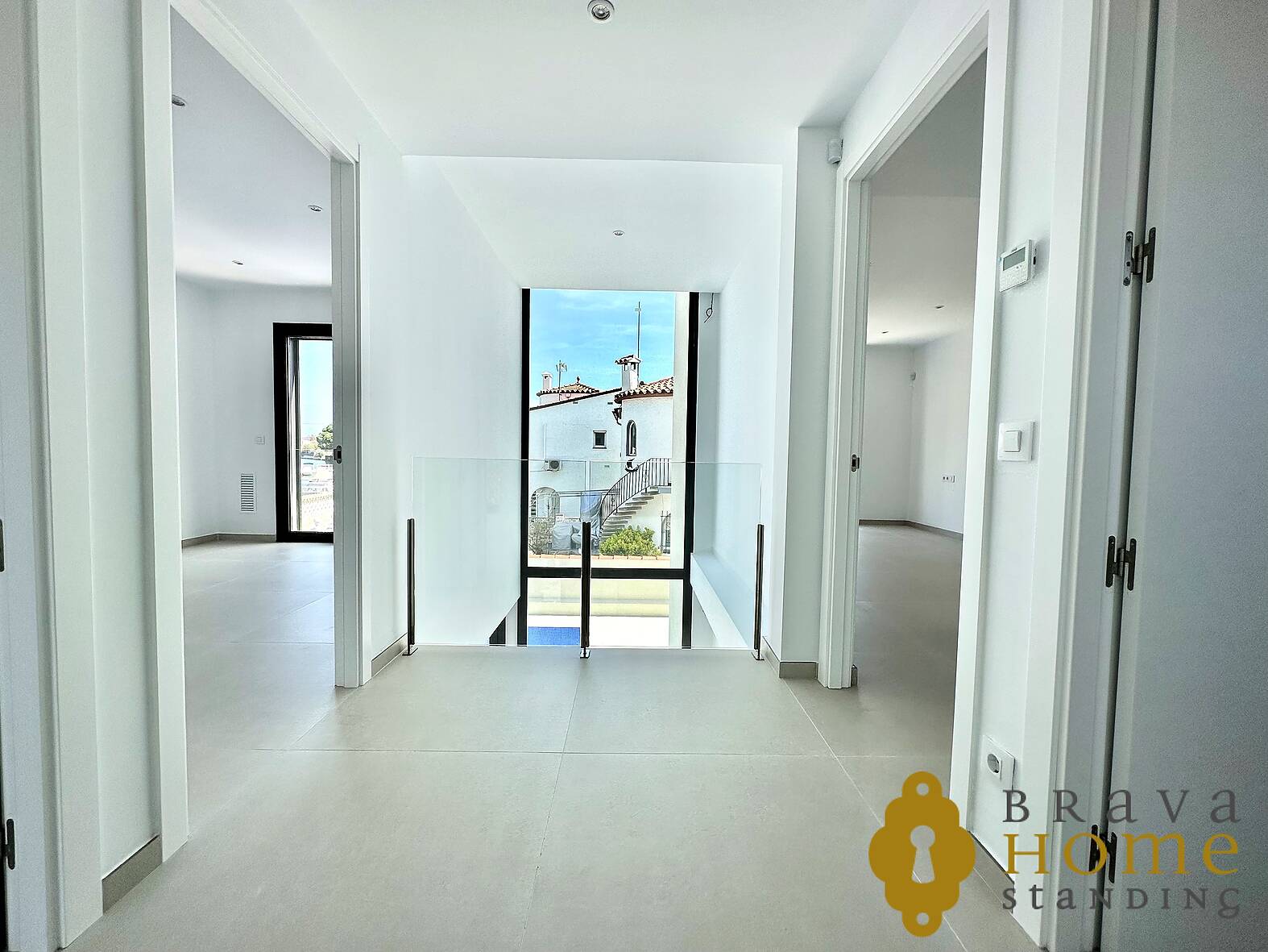 Newly built house near the center and the beach of Empuriabrava