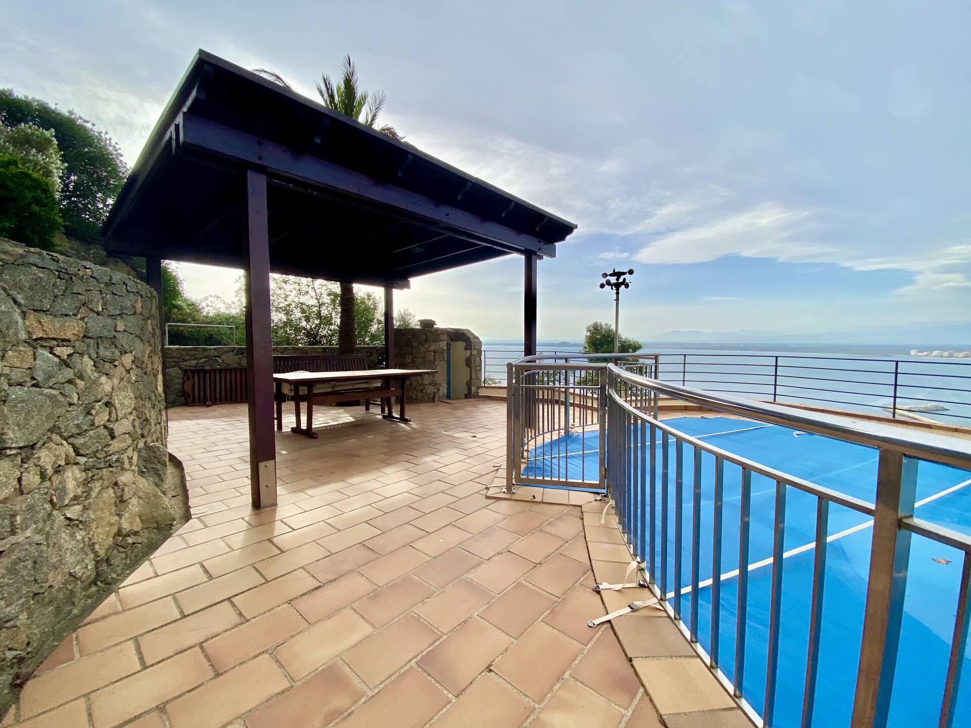 Magnificent villa with stunning sea views for sale in Rosas