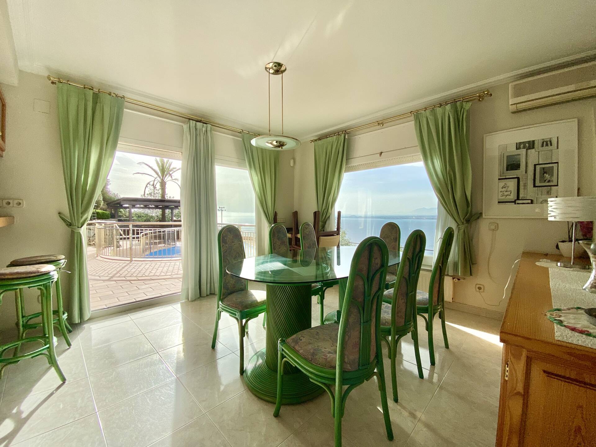 Breathtaking sea view! Beautiful villa with tourist license for sale in Roses. A unique opportunity!