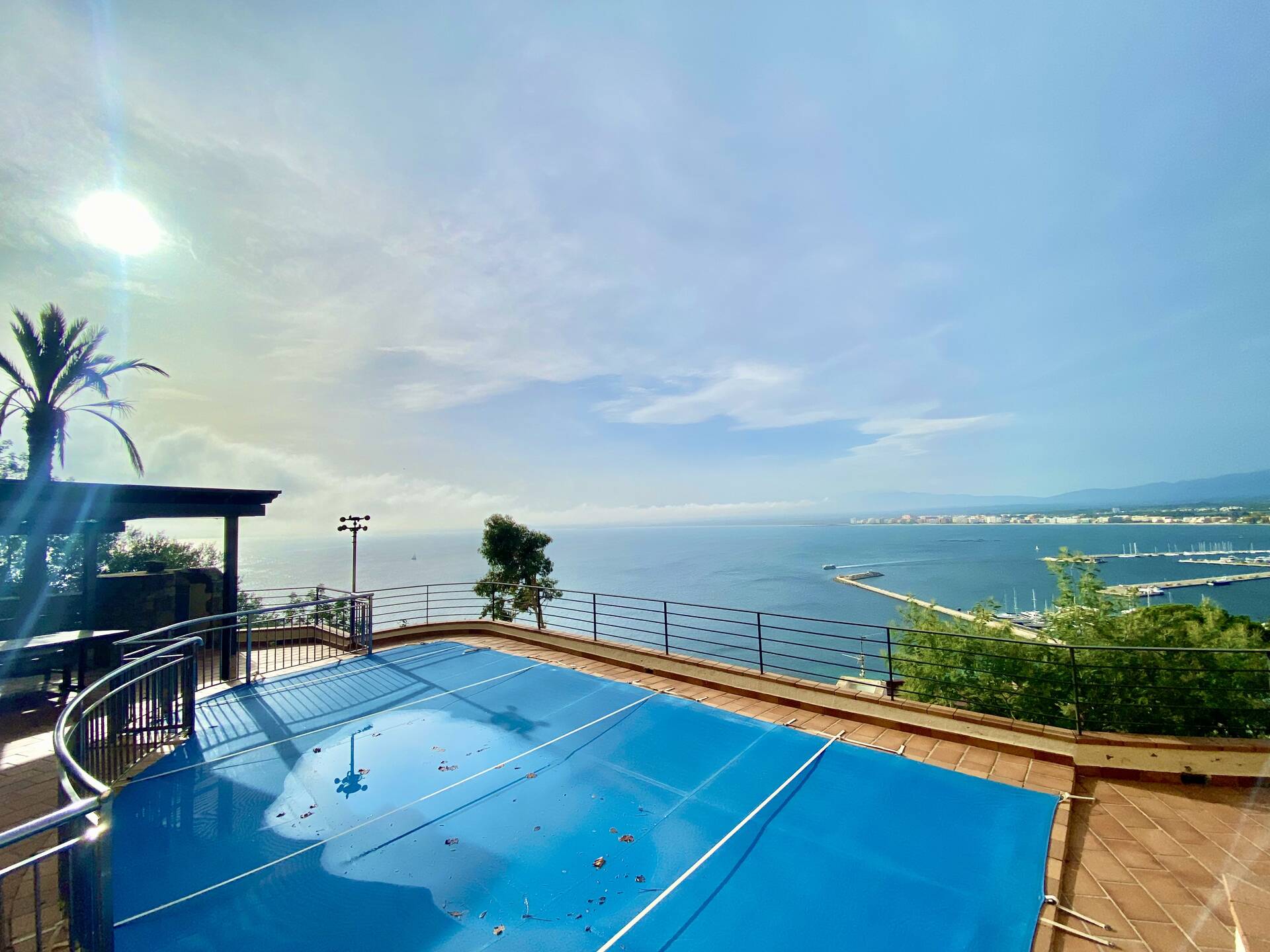 Magnificent villa with stunning sea views for sale in Rosas