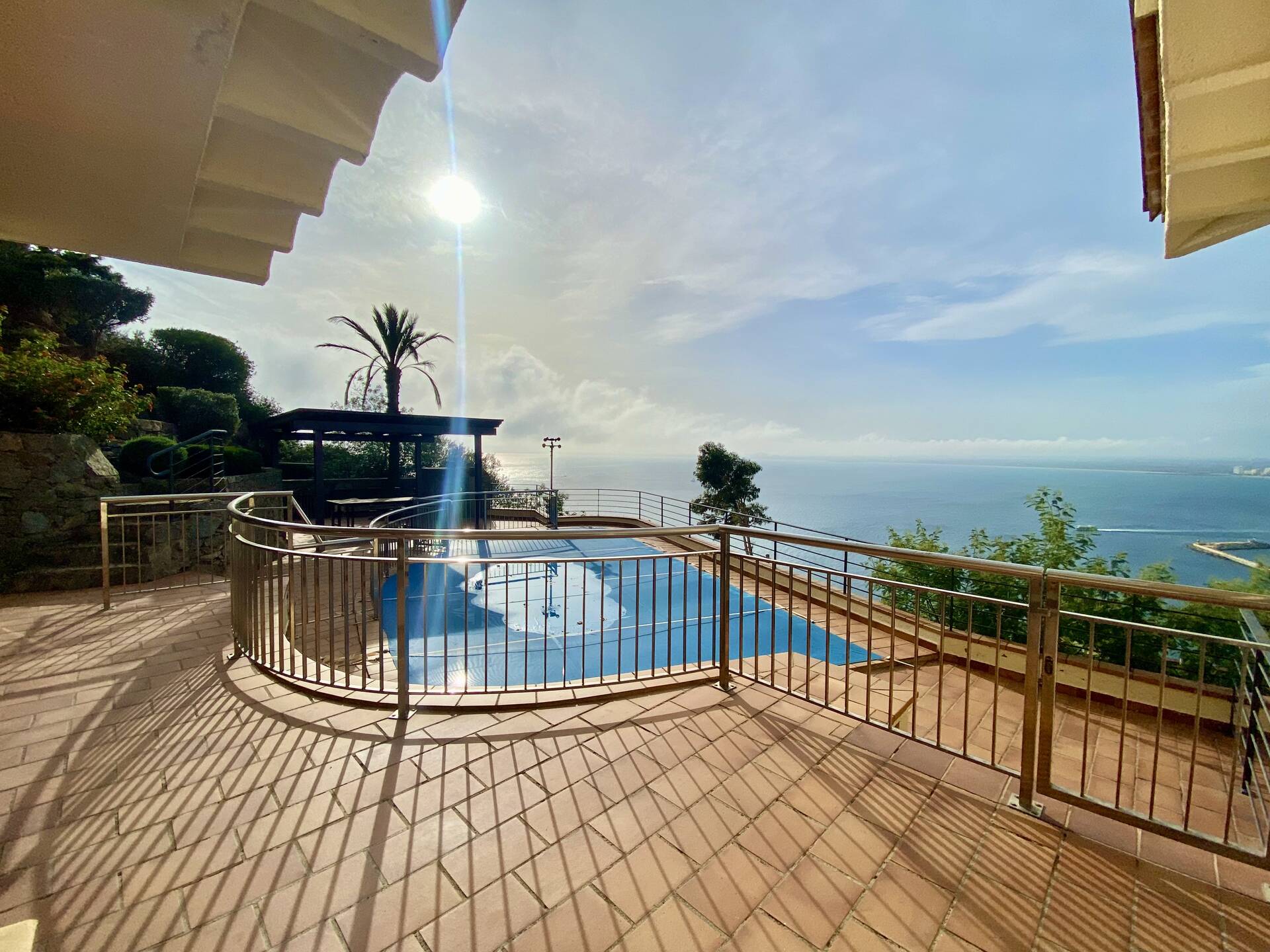 Magnificent villa with stunning sea views for sale in Rosas