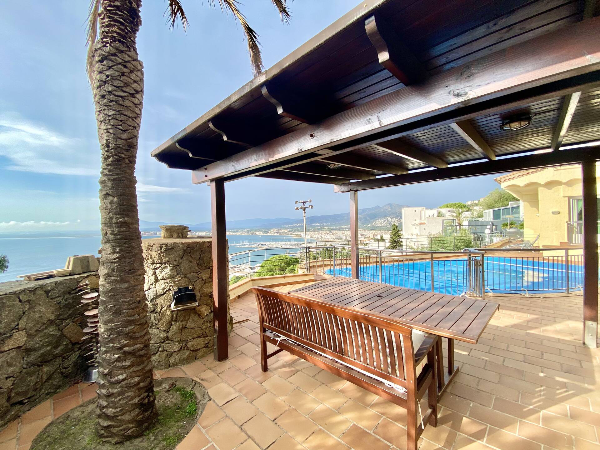 Magnificent villa with stunning sea views for sale in Rosas