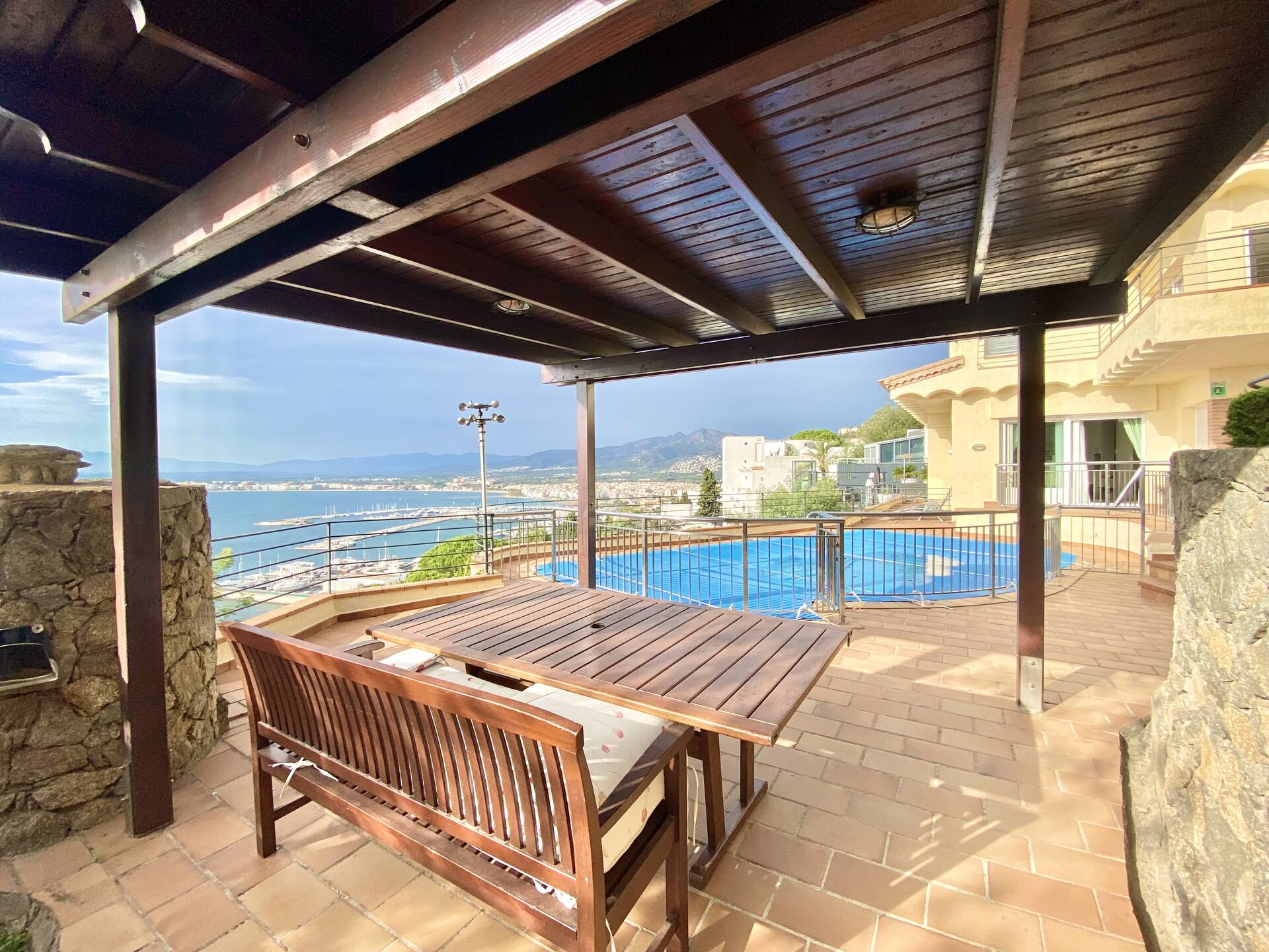 Magnificent villa with stunning sea views for sale in Rosas