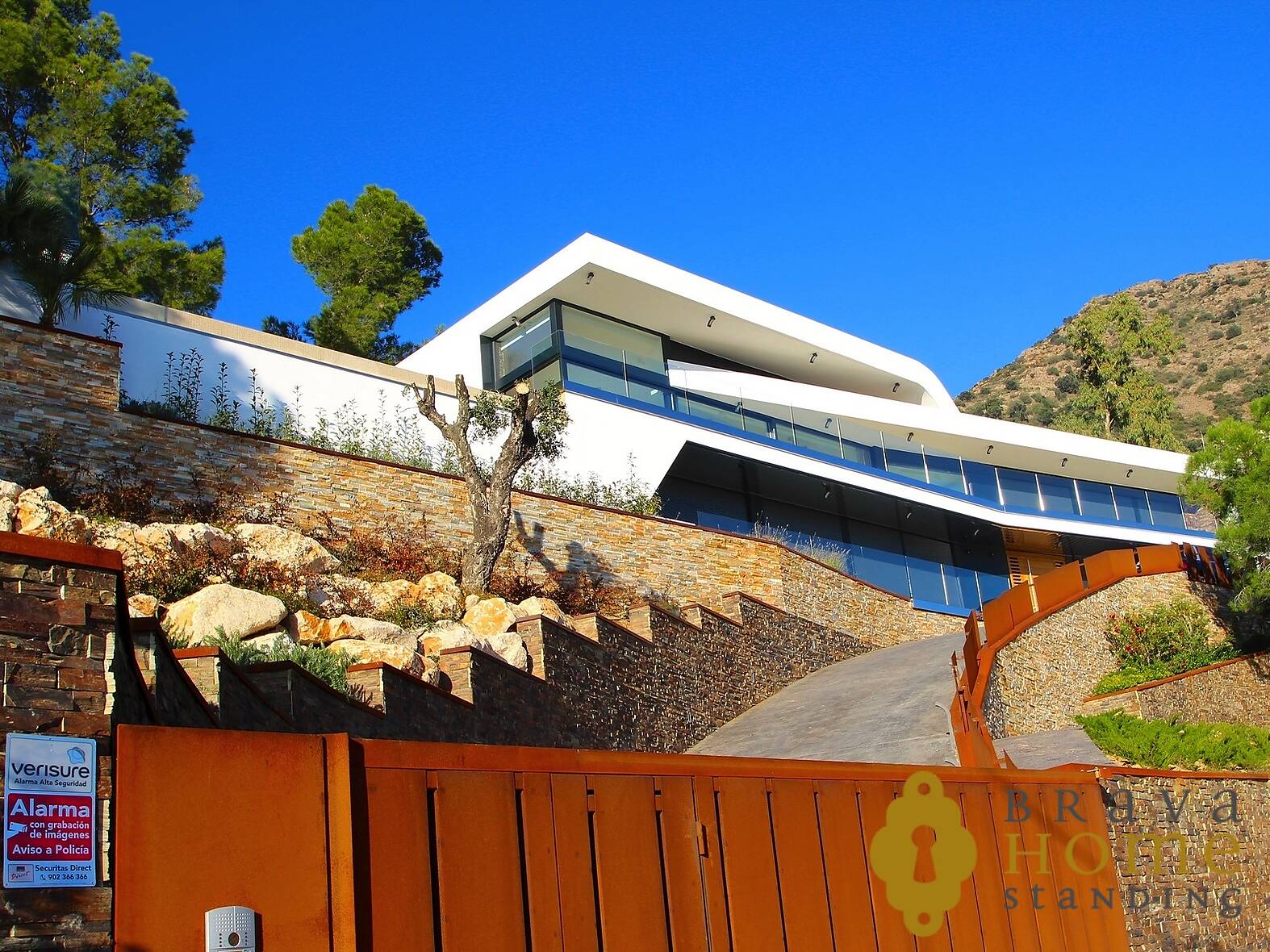 Lujosa villa con orientación sur e impresionantes vistas sobre la bahía de Roses